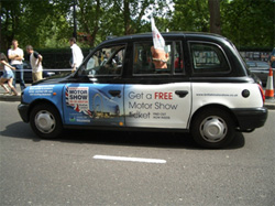 事前PRVisit Londonタクシー広告 